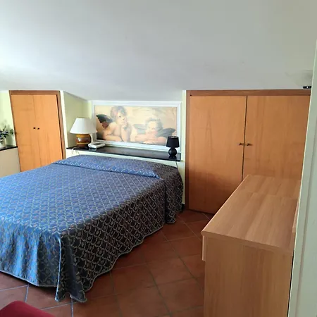 Degli Aranci 3*